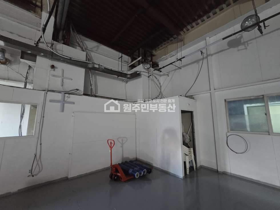 경기 화성효행구 정남면 괘랑리 3동 마당넓은 공장임대, 건물 76p,바닥재시공, 대형차진입, 사진참조 월세 매물번호 10049 사진 3