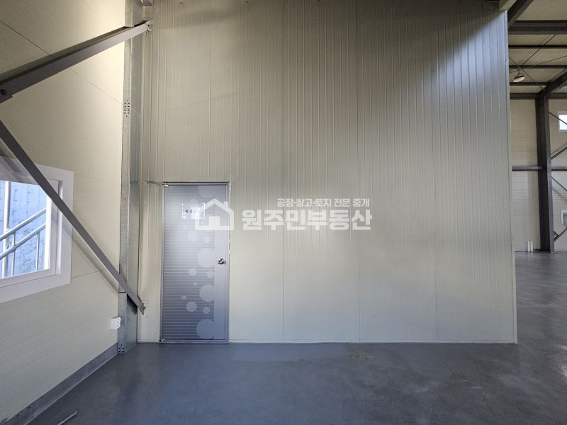 경기 화성만세구 향남읍 백토리 1동 현장사진O 신축급 마당넓은 단독공장 전기120kw 2층사무실 대형차가능 월세 매물번호 10070 사진 12